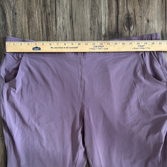 NWT Eddie Bauer Women's cropped Pants in Lavender. These are new, so comfortable - Picture 2 of 6
